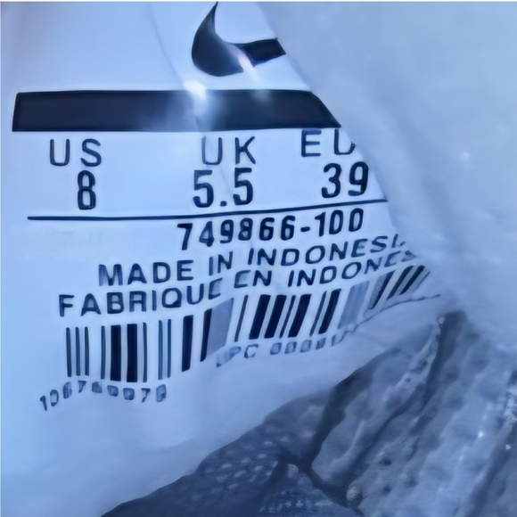 Nike Womens Air Max Invigor Running Shoe Ladies Size 8 - White - Picture 8 of 9